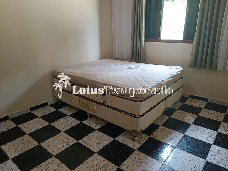 Sítio com piscina 16m, 4 dorms, lago e campo LT0027