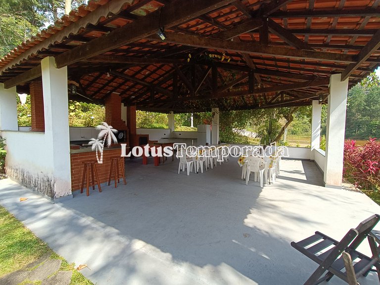 Sítio com 05 dormitórios, piscina aquecida e jogos LT0002