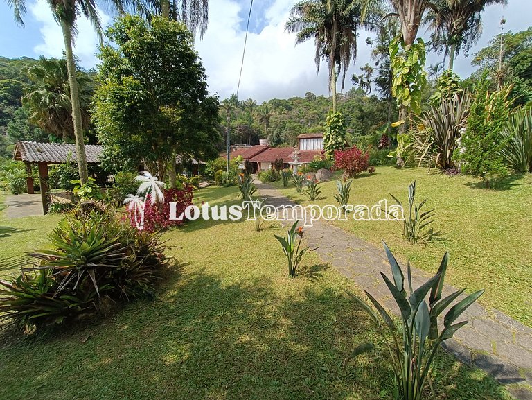 Sítio com 05 dormitórios, piscina aquecida e jogos LT0002