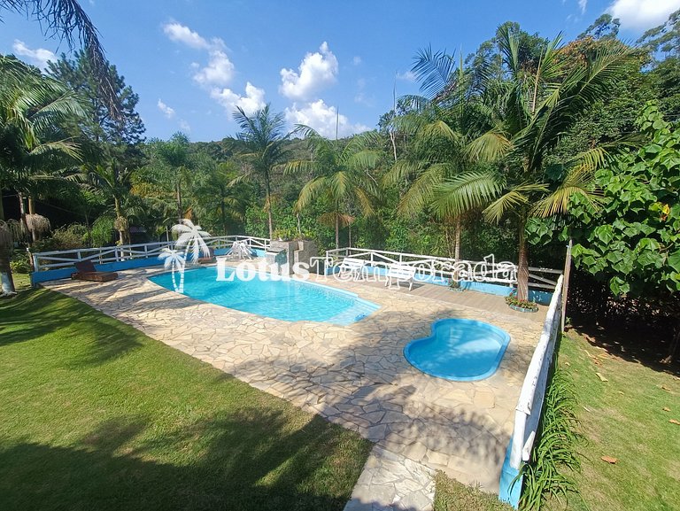 Sítio familiar com piscina e área de lazer LT0048