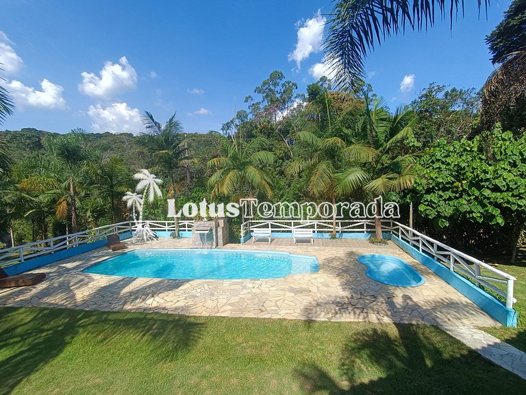 Sítio familiar com piscina e área de lazer LT0048