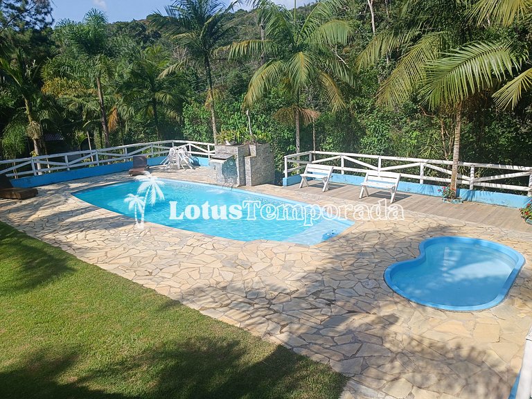 Sítio familiar com piscina e área de lazer LT0048