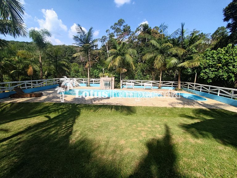 Sítio familiar com piscina e área de lazer LT0048