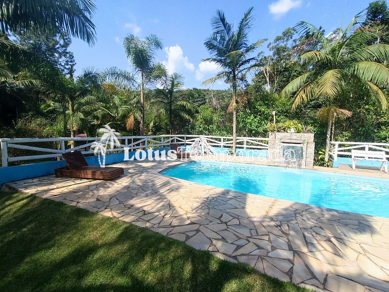 Sítio familiar com piscina e área de lazer LT0048