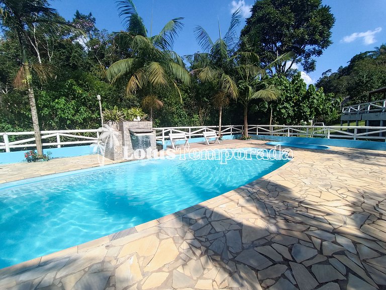 Sítio familiar com piscina e área de lazer LT0048