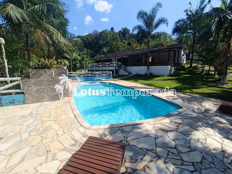Sítio familiar com piscina e área de lazer LT0048