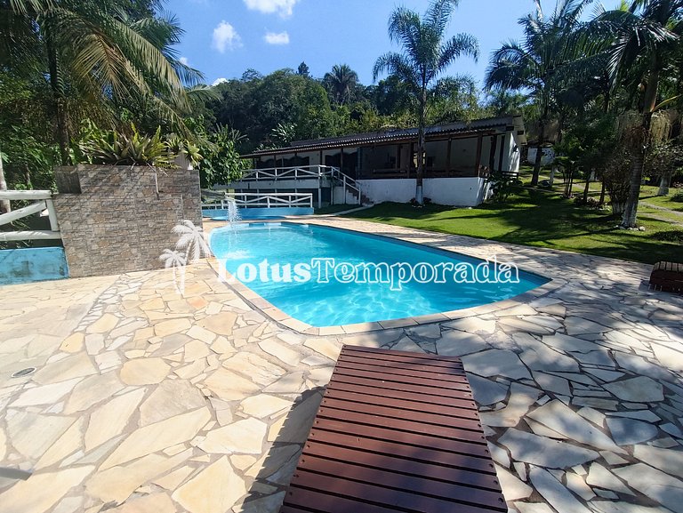 Sítio familiar com piscina e área de lazer LT0048