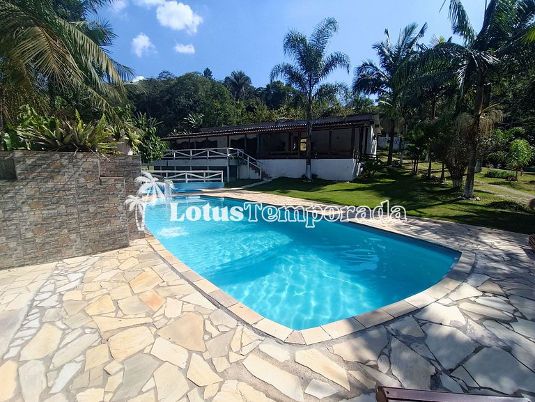 Sítio familiar com piscina e área de lazer LT0048