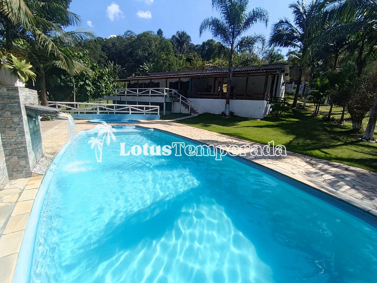 Sítio familiar com piscina e área de lazer LT0048