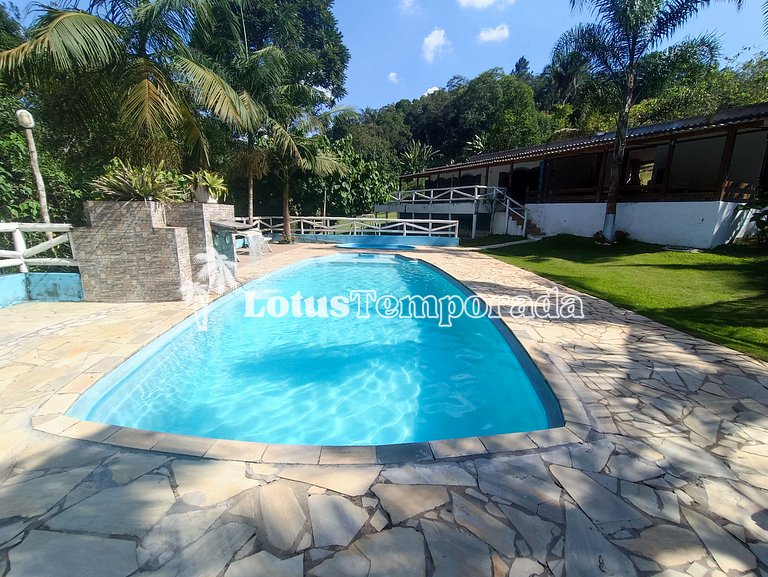 Sítio familiar com piscina e área de lazer LT0048