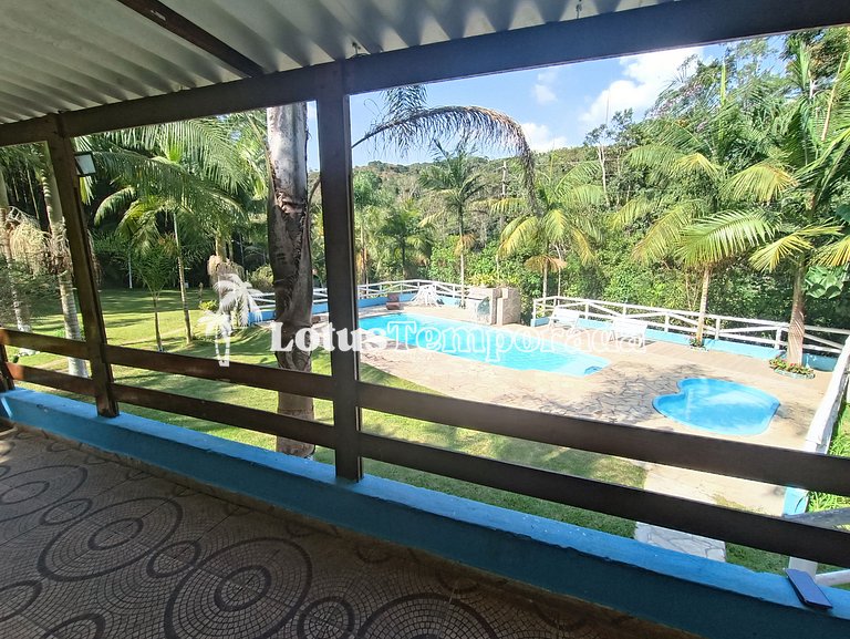 Sítio familiar com piscina e área de lazer LT0048