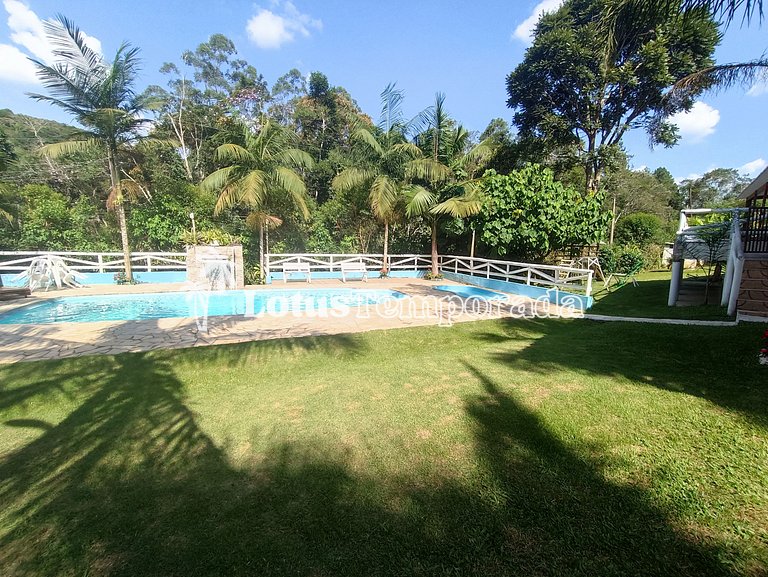 Sítio familiar com piscina e área de lazer LT0048