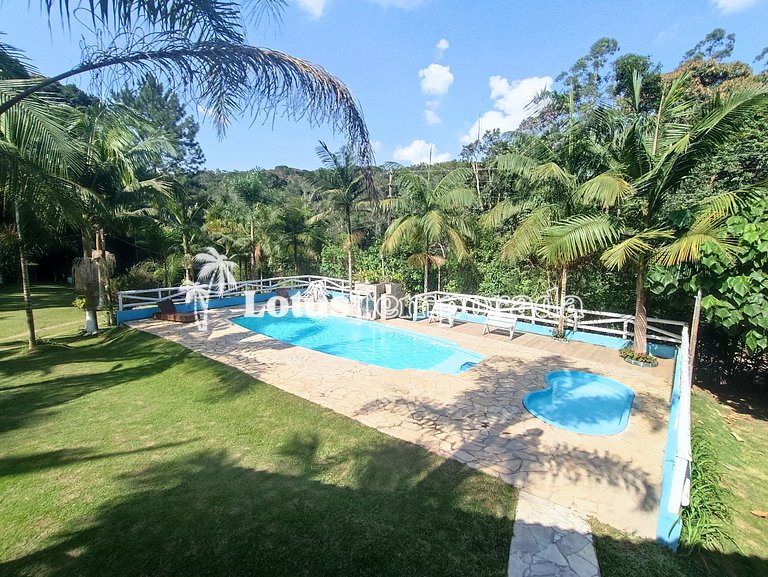 Sítio familiar com piscina e área de lazer LT0048