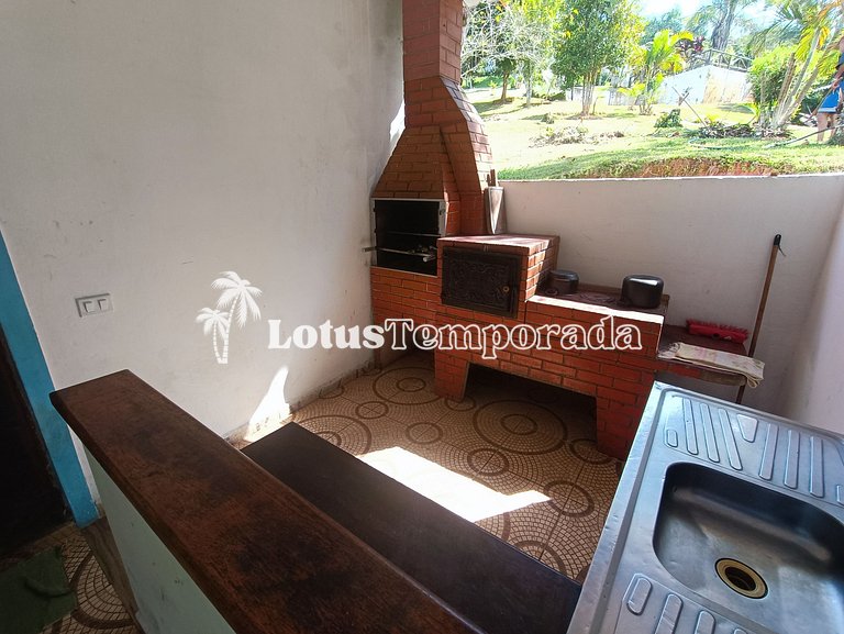 Sítio familiar com piscina e área de lazer LT0048