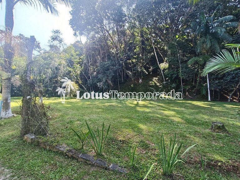 Sítio familiar com piscina e área de lazer LT0048