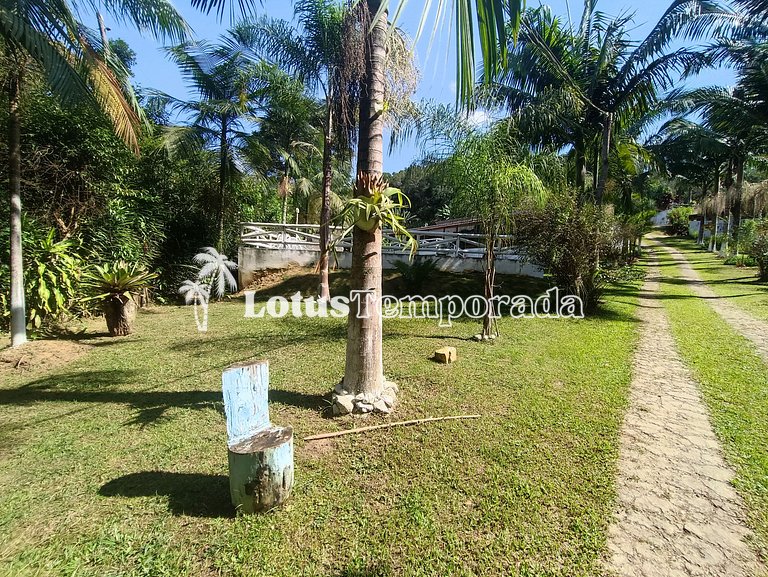 Sítio familiar com piscina e área de lazer LT0048