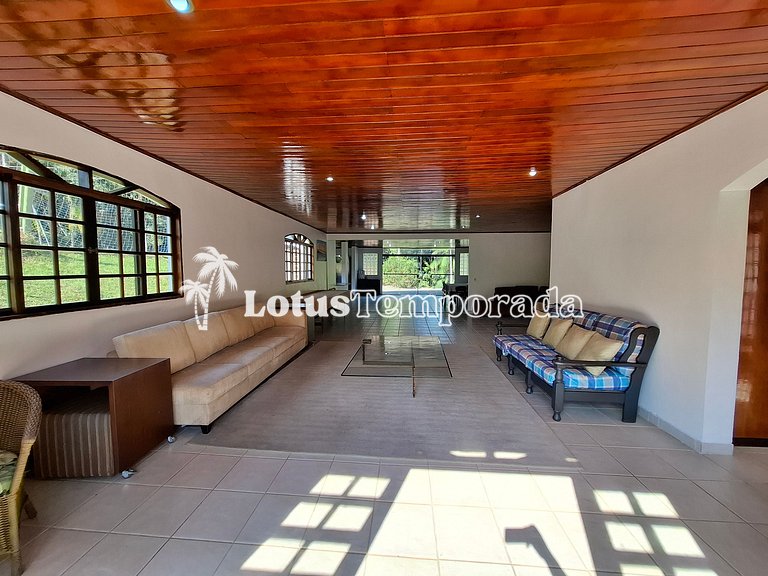 Sítio com quadra de Tênis a beira da Represa LT0054