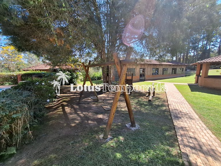 Sítio encantador com riacho e piscina LT0017