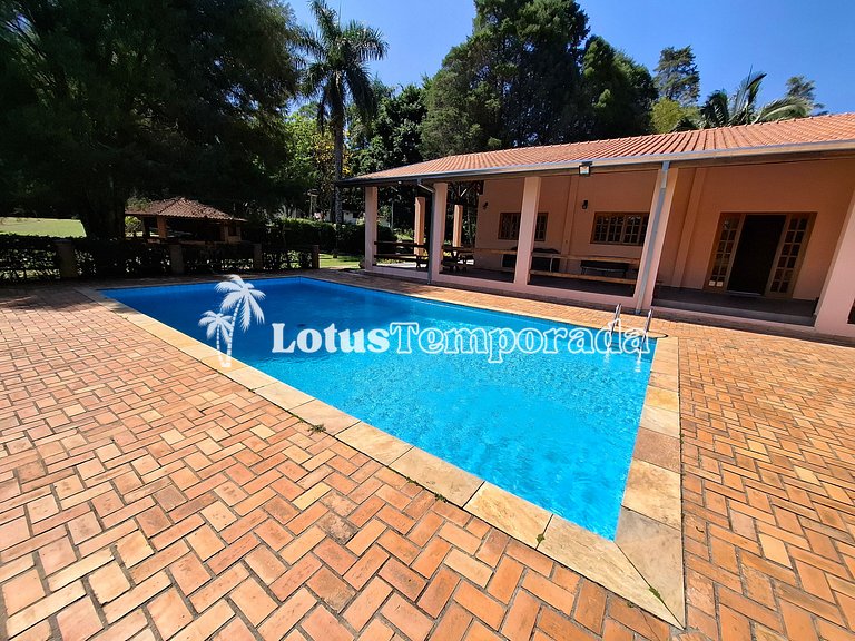 Sítio encantador com riacho e piscina LT0017