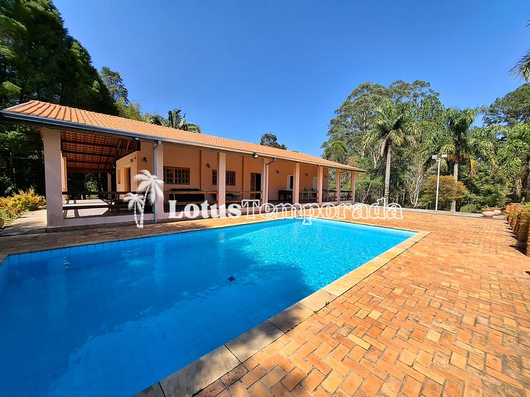 Sítio encantador com riacho e piscina LT0017