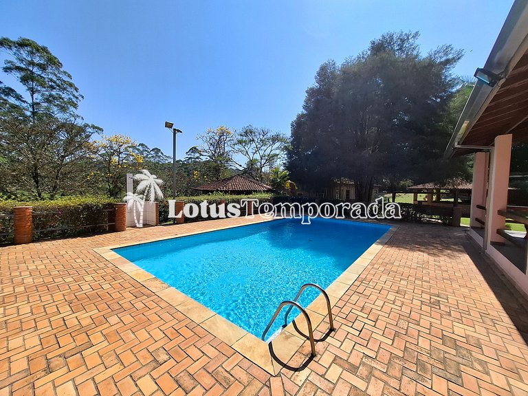 Sítio encantador com riacho e piscina LT0017