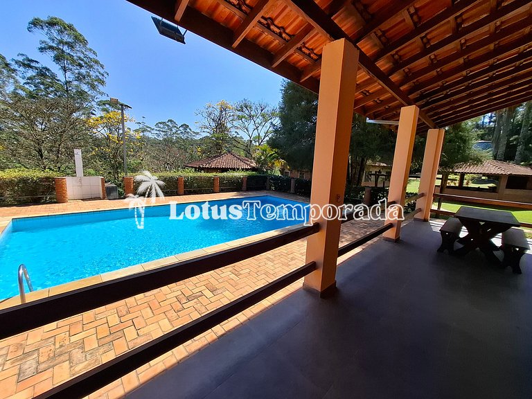 Sítio encantador com riacho e piscina LT0017