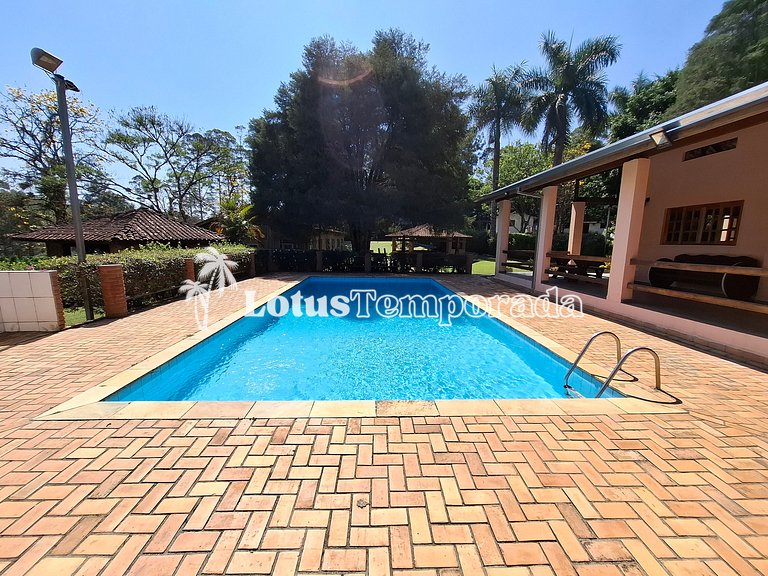 Sítio encantador com riacho e piscina LT0017