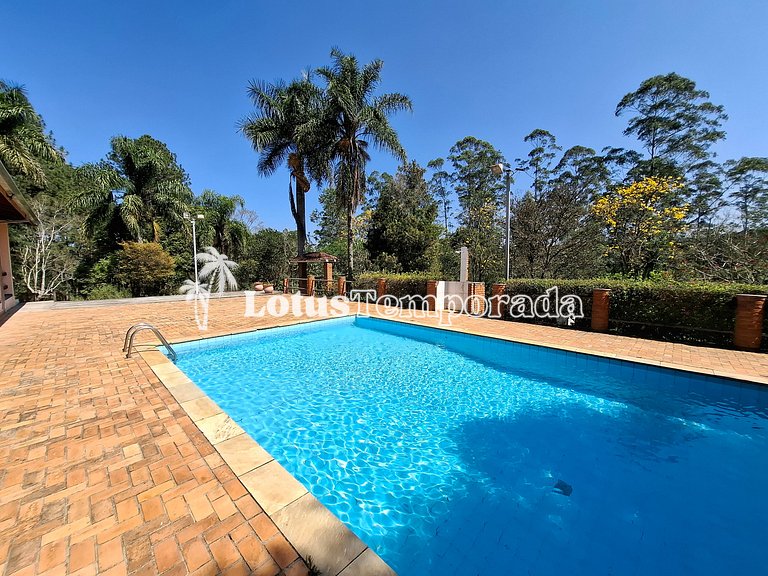 Sítio encantador com riacho e piscina LT0017