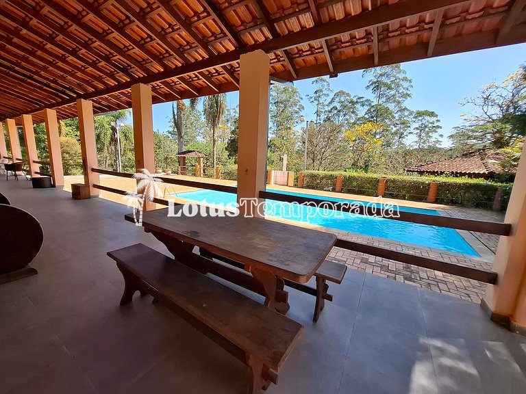 Sítio encantador com riacho e piscina LT0017