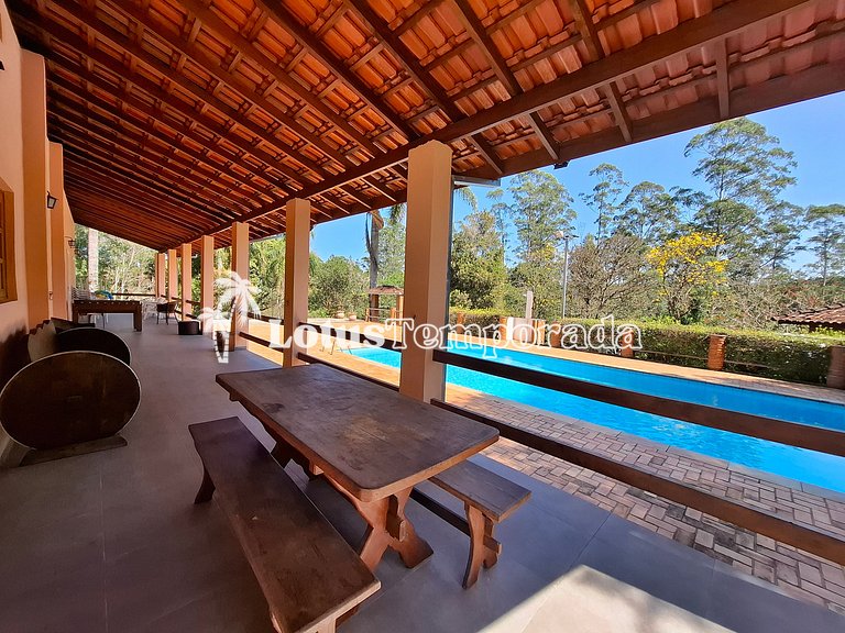 Sítio encantador com riacho e piscina LT0017