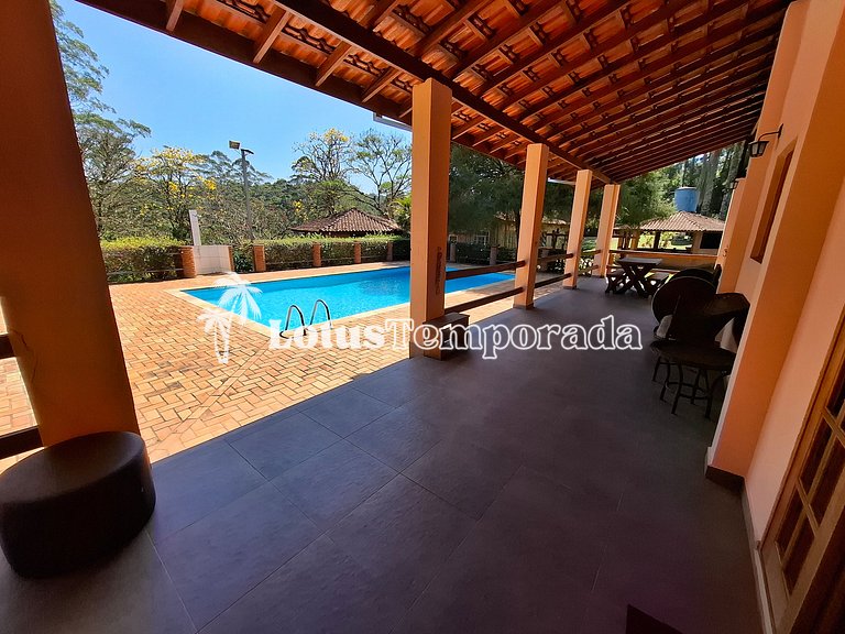 Sítio encantador com riacho e piscina LT0017