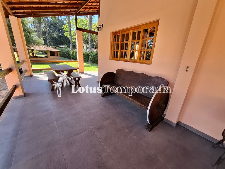 Sítio encantador com riacho e piscina LT0017
