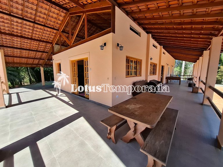 Sítio encantador com riacho e piscina LT0017
