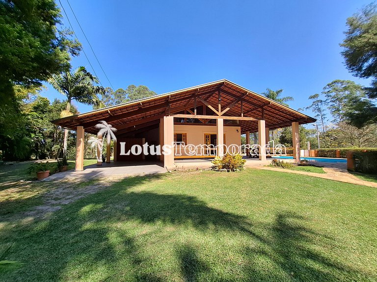 Sítio encantador com riacho e piscina LT0017