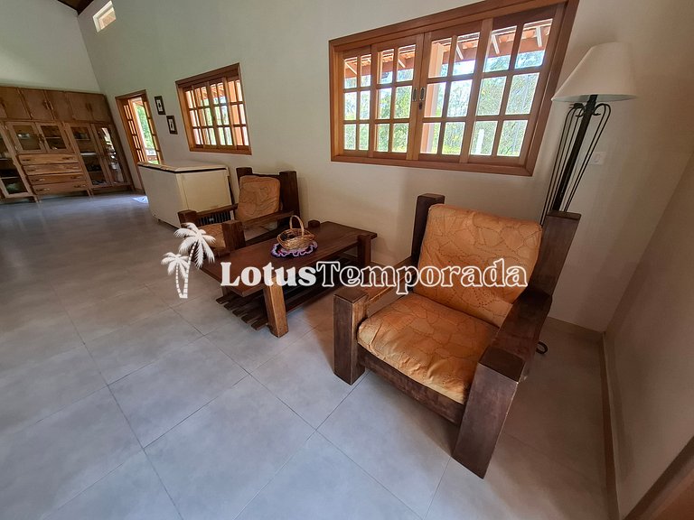 Sítio encantador com riacho e piscina LT0017
