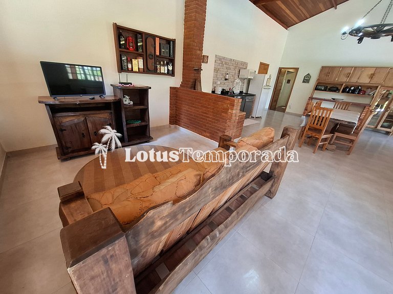 Sítio encantador com riacho e piscina LT0017