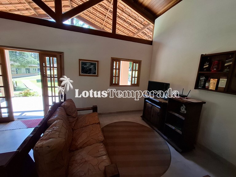 Sítio encantador com riacho e piscina LT0017