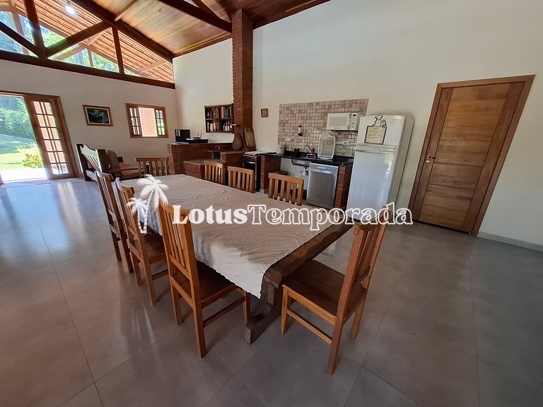 Sítio encantador com riacho e piscina LT0017