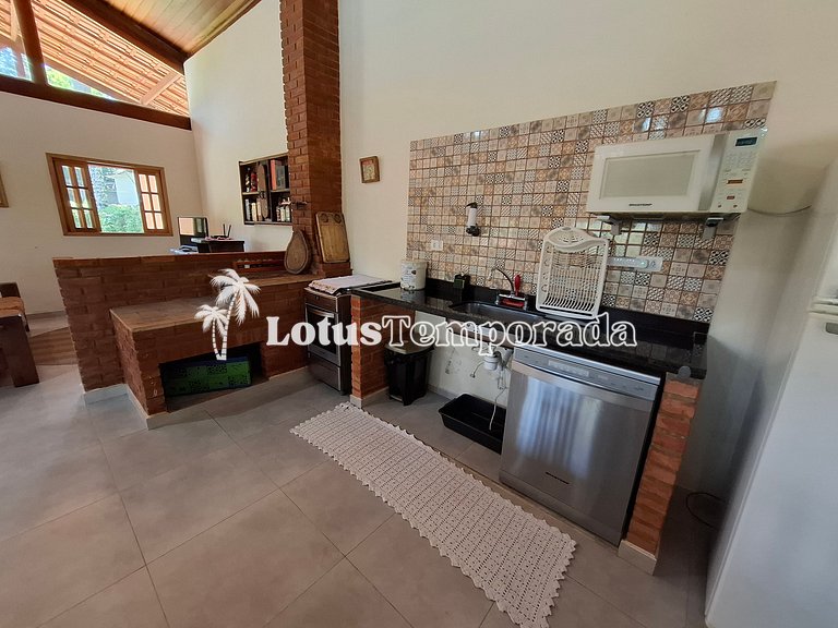 Sítio encantador com riacho e piscina LT0017