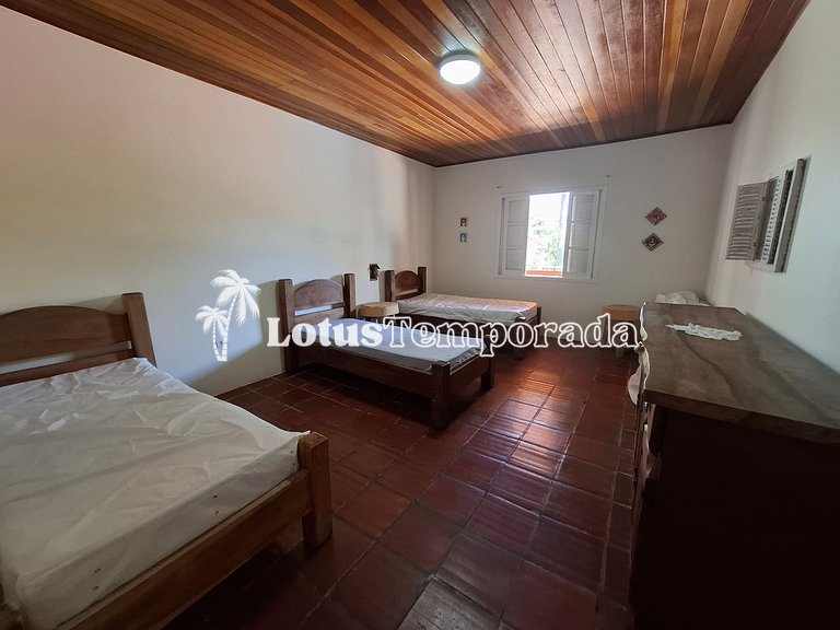 Sítio encantador com riacho e piscina LT0017