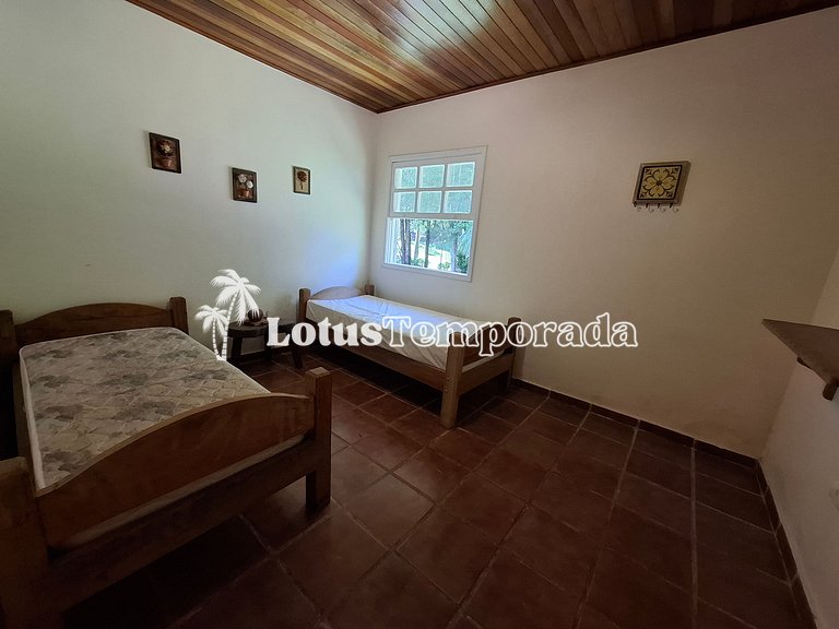 Sítio encantador com riacho e piscina LT0017