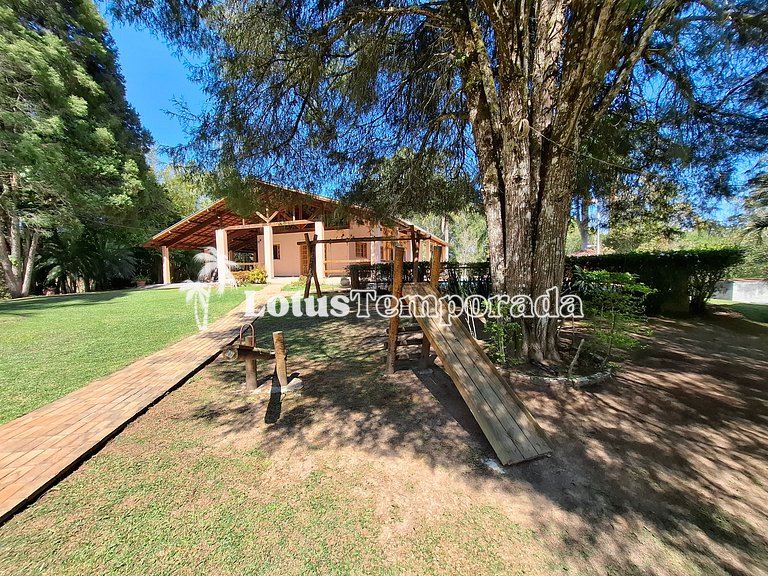 Sítio encantador com riacho e piscina LT0017