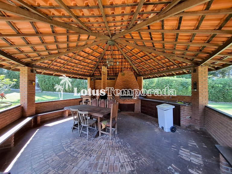 Sítio encantador com riacho e piscina LT0017