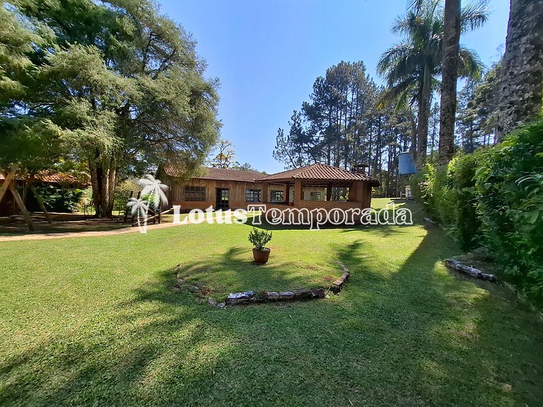 Sítio encantador com riacho e piscina LT0017