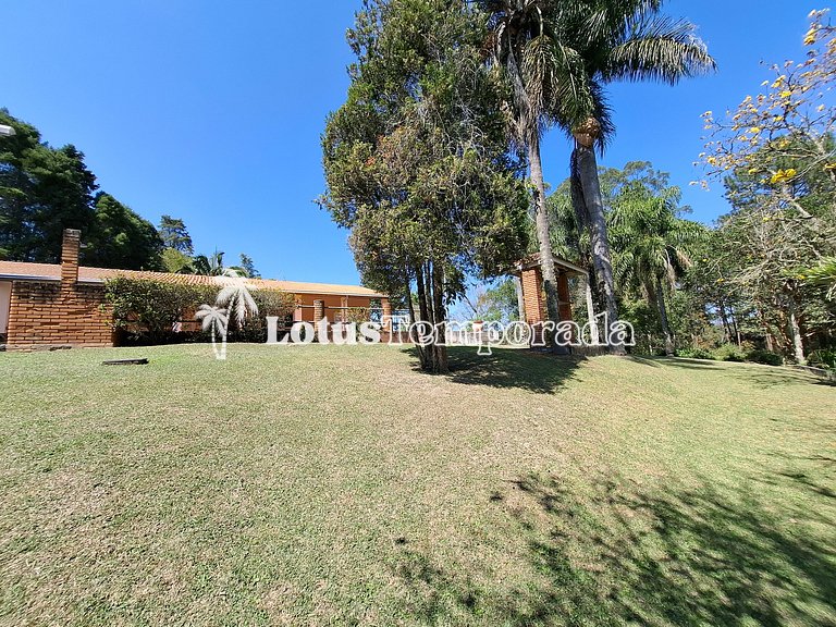 Sítio encantador com riacho e piscina LT0017