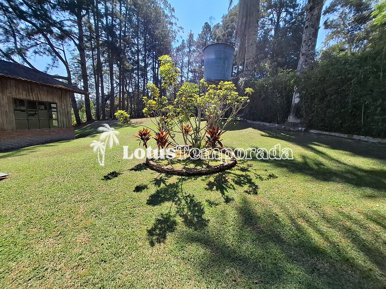 Sítio encantador com riacho e piscina LT0017