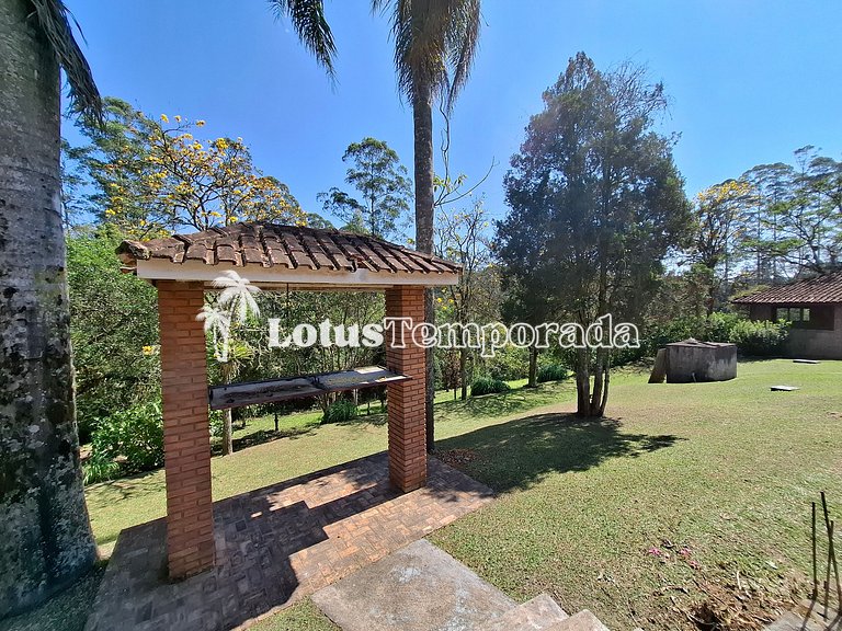 Sítio encantador com riacho e piscina LT0017