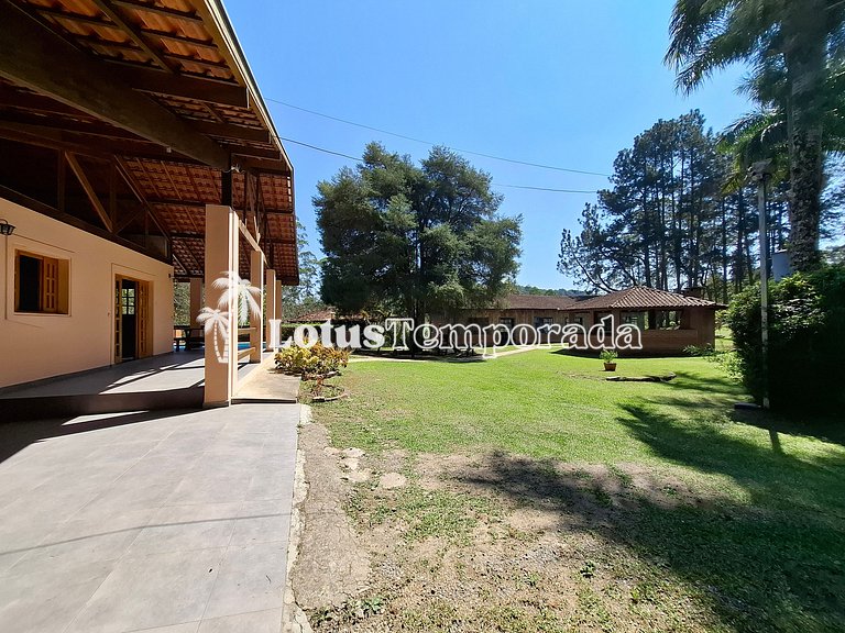 Sítio encantador com riacho e piscina LT0017