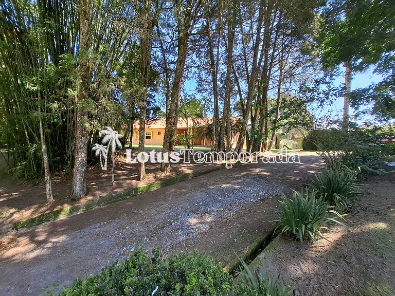 Sítio encantador com riacho e piscina LT0017