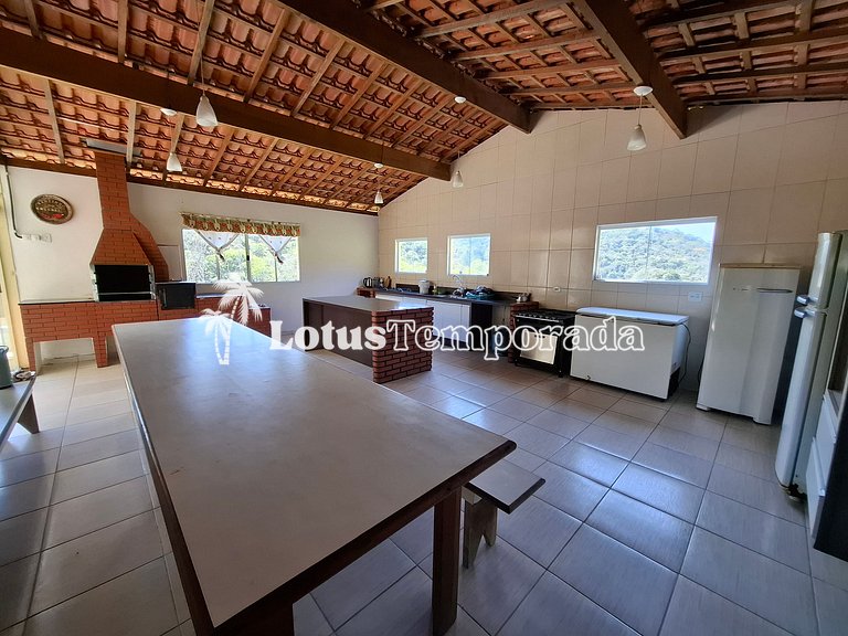 Sítio com 07 dormitórios, piscina e salão de jogos LT0042